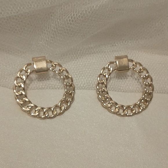 Chain Circle Earrings! - Picture 5 of 5